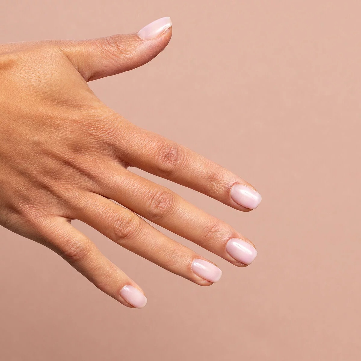 Résultat naturel de la base semi-permanente Semilac Skin Tone Natural Pink sur ongles
