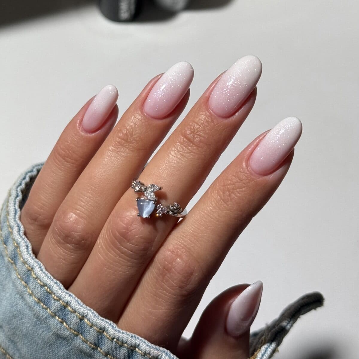 Semilac - manucure Babyboomer avec Decor Gel White - vernis semi-permanent 581 Delicate Coral - Top No Wipe Milky T32